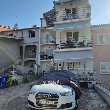 Studio Apartman Tirza Valbruna * روفينج